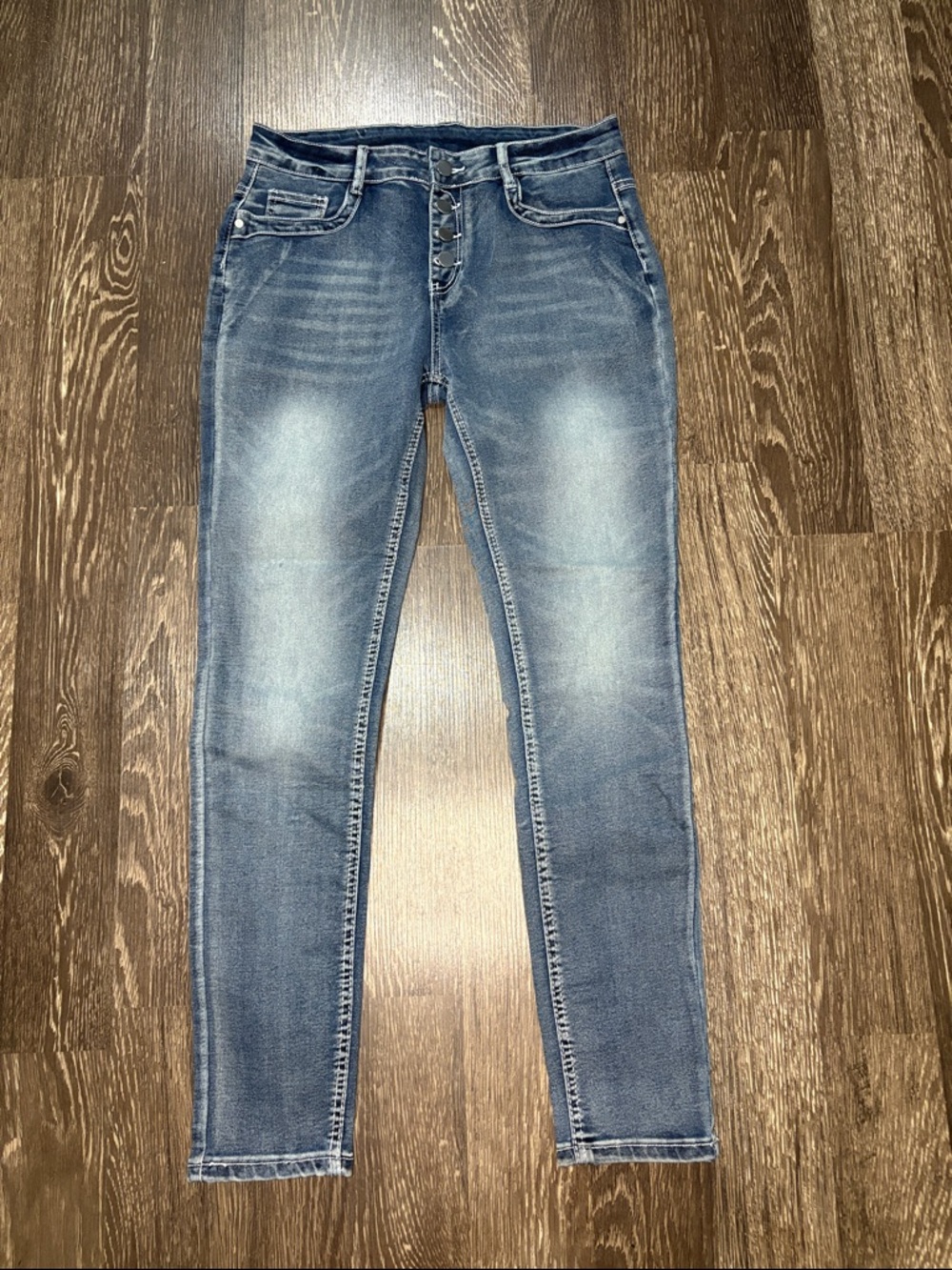 Woman’s skinny jeans with a button fly size large